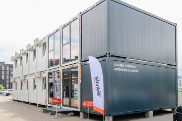 Rekonstrukcijos metu TOKVILA serviso biuras persikėlė į modulines patalpas