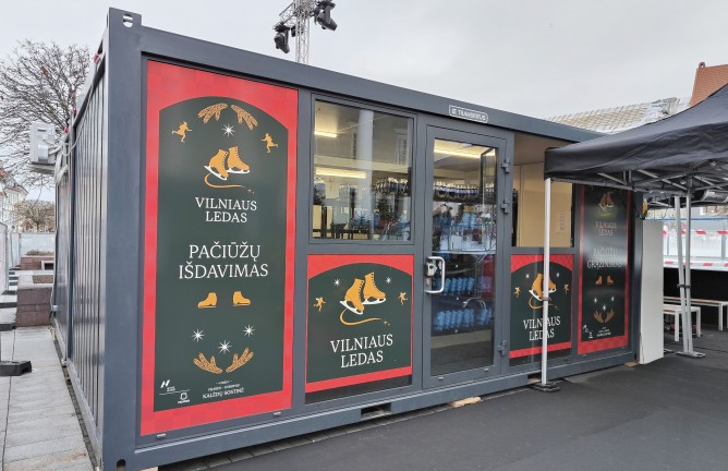 Konteinerinės patalpos Vilniaus ledo čiuožyklai po atviru dangumi
