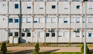 Konteinerinių patalpų kompleksas gamyklos modernizavimo laikotarpiu