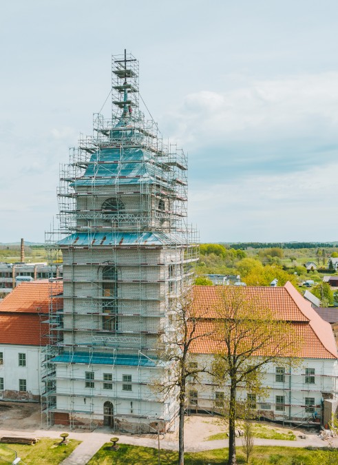 Modulinių ir fasadinių pastolių sistemų sprendimas 
