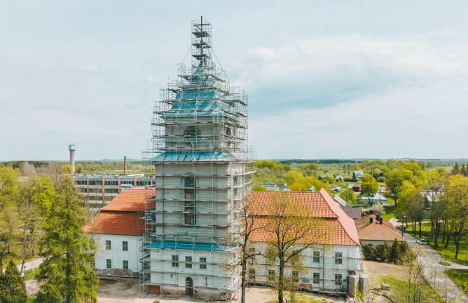 Modulinių ir fasadinių pastolių sistemų sprendimas 