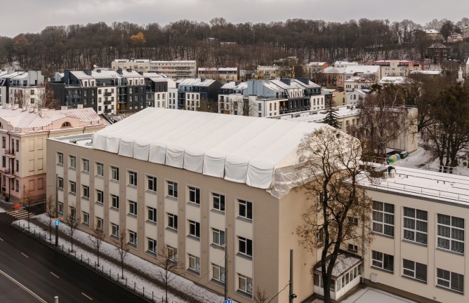 Laikino stogo sprendimas mokyklos pastatui