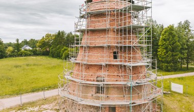 Modulinių pleištinių pastolių pritaikymas nestandartinio statinio renovacijai