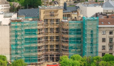 Fasadiniai pastoliai Kauno centrinio pašto rūmų rekonstrukcijai
