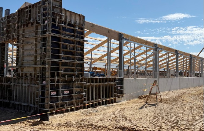 Sieniniai ir apvalūs pamato klojiniai fermų statybai