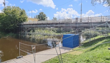 Modulinių pastolių nuoma pėsčiųjų tilto atnaujinimo darbams