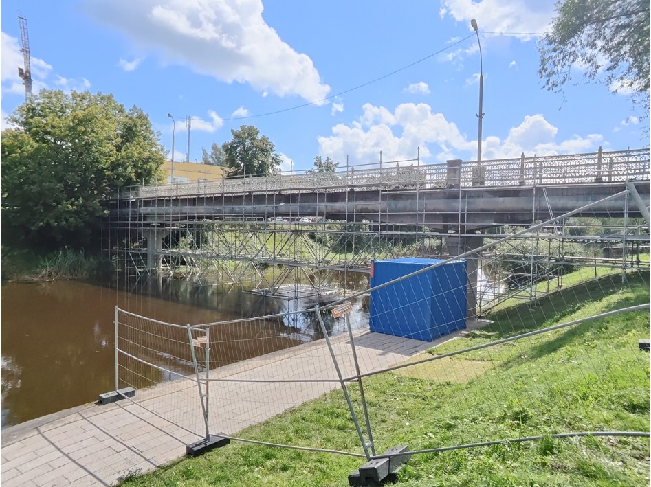 Modulinių pastolių nuoma pėsčiųjų tilto atnaujinimo darbams