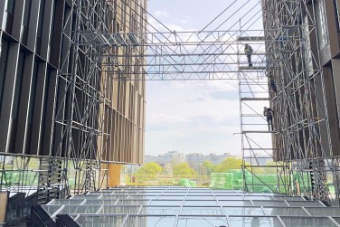 Pastolių platforma verslo centro statybose