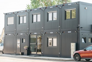 Modernios administracinės patalpos iš konteinerinių modulių Klaipėdoje