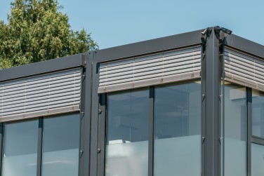 Modernios administracinės patalpos iš konteinerinių modulių Klaipėdoje
