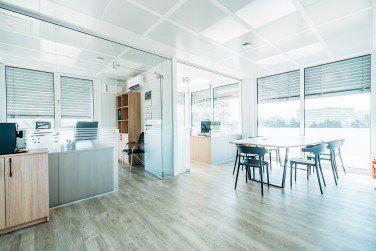 Modernios administracinės patalpos iš konteinerinių modulių Klaipėdoje