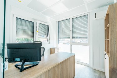 Modernios administracinės patalpos iš konteinerinių modulių Klaipėdoje