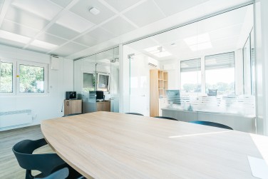 Modernios administracinės patalpos iš konteinerinių modulių Klaipėdoje