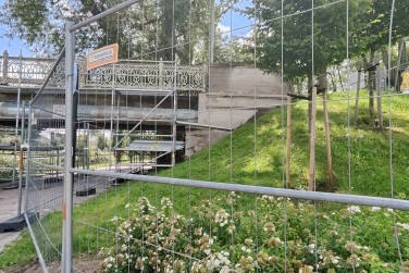 Modulinių pastolių nuoma pėsčiųjų tilto atnaujinimo darbams