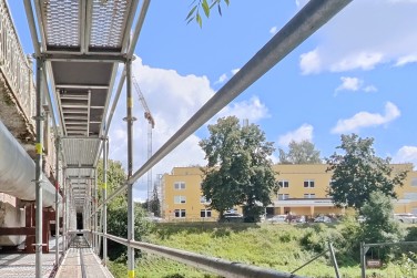Modulinių pastolių nuoma pėsčiųjų tilto atnaujinimo darbams