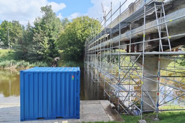 Modulinių pastolių nuoma pėsčiųjų tilto atnaujinimo darbams