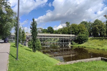 Modulinių pastolių nuoma pėsčiųjų tilto atnaujinimo darbams